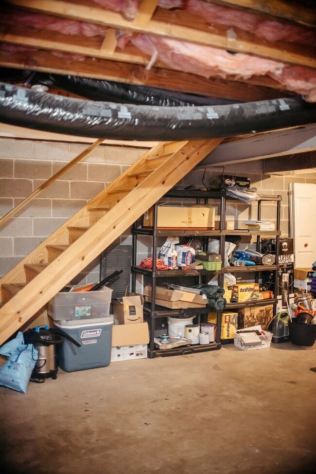 Building Photo - 16 Cranfield Ct