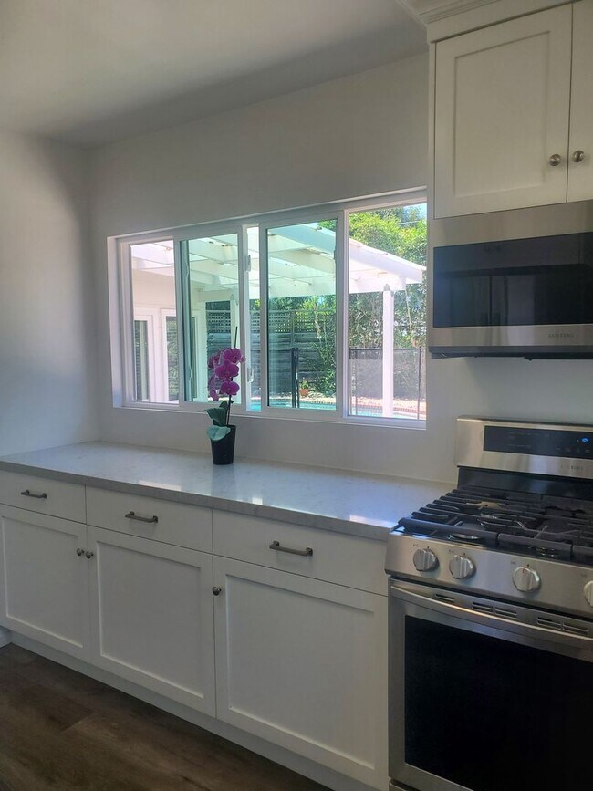 Building Photo - Recently Upgraded and Refreshed House with Pool and Casita