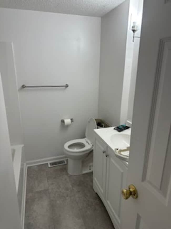 Building Photo - Welcome Home! Beautiful 4 Bedroom 2 Bath Home in Kansas City, MO