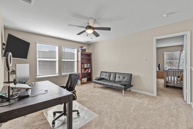 Building Photo - 1915 Overlook Knoll