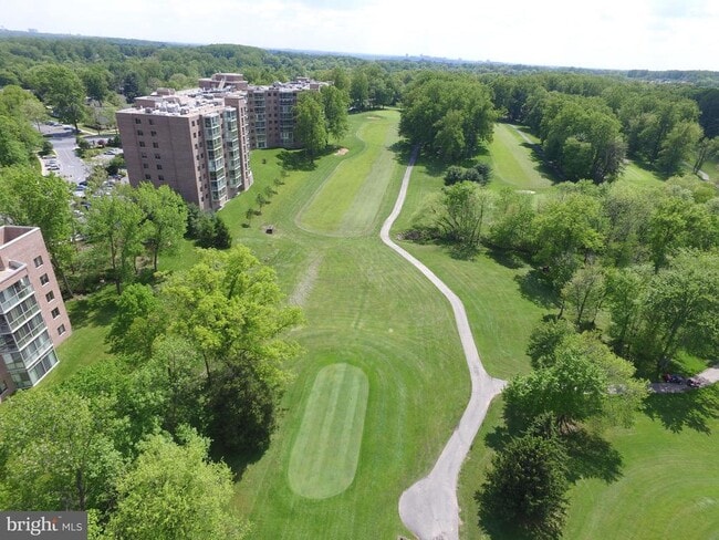 Building Photo - 15300 Beaverbrook Ct