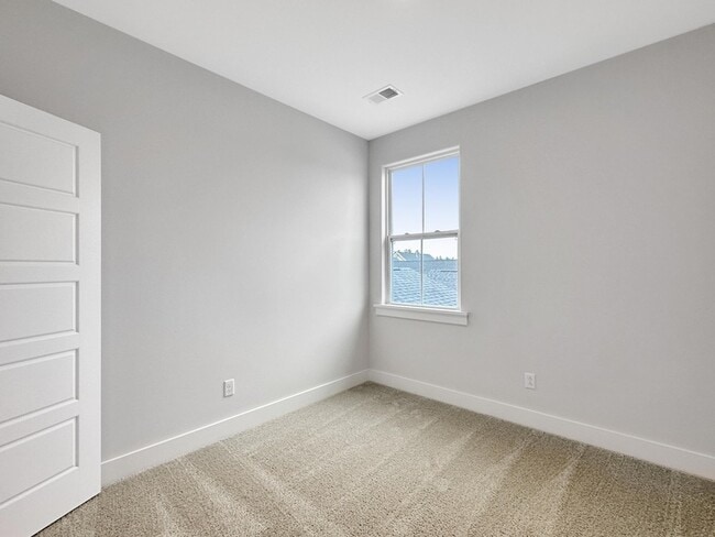 Building Photo - 260 Symphony Ave