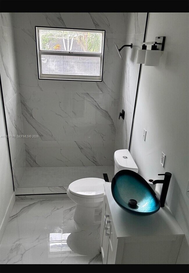 Building Photo - 3101 SW 22nd Ct