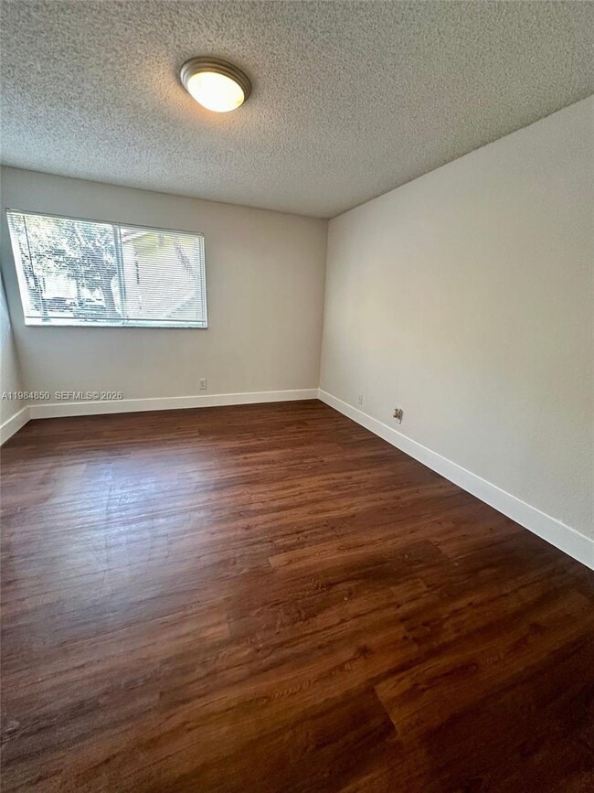 Building Photo - 643 Vista Isles Dr