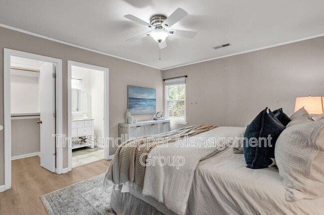 Building Photo - 18 Paddlecreek Ave