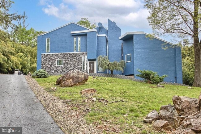 Primary Photo - 1813 Holly Dr