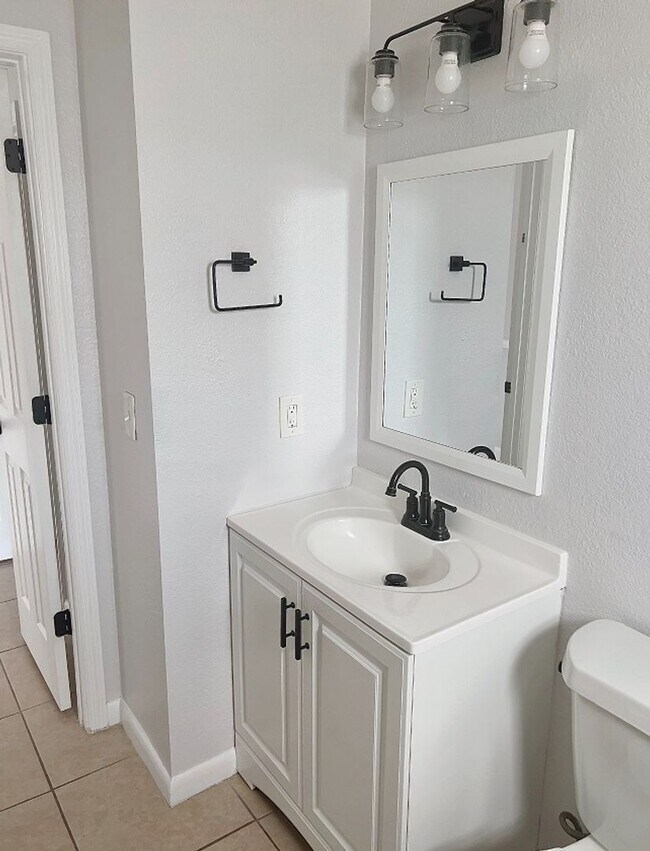 Building Photo - AUGUST MOVE IN FOR THIS RANCH STYLE HOME I...