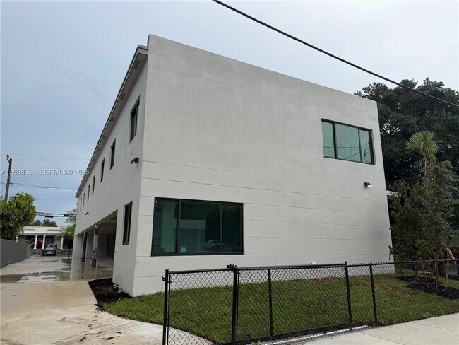 Building Photo - 6480 NE 1st Ave