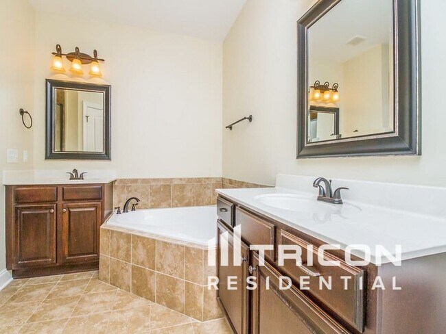 Building Photo - 3621 Jerry Anderson Dr