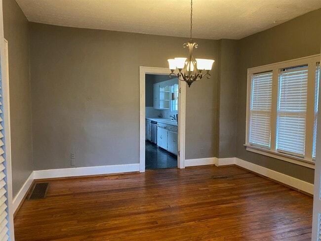 Building Photo - 1122 Nutwood St