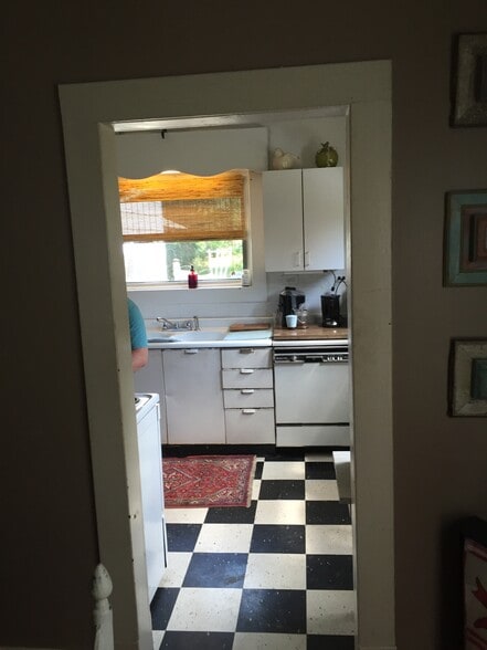 Building Photo - 2288 York Ave