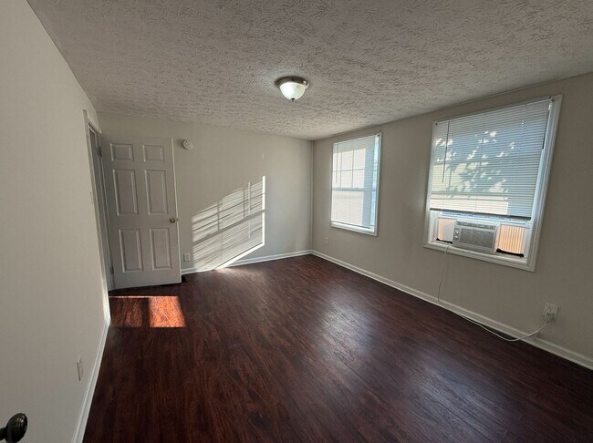 Building Photo - 536A Euclid Ave – Available Fall 2026