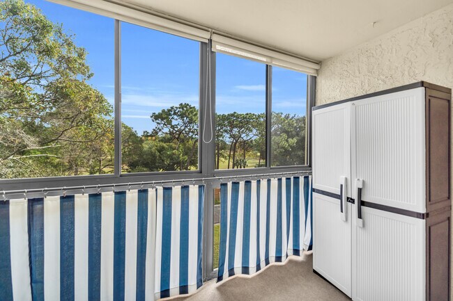 Building Photo - 2800 Cove Cay Dr