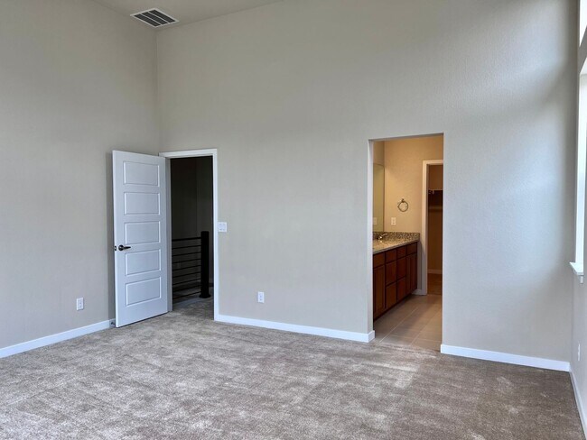 Building Photo - Welcome to Downtown Superior!! Make this L...