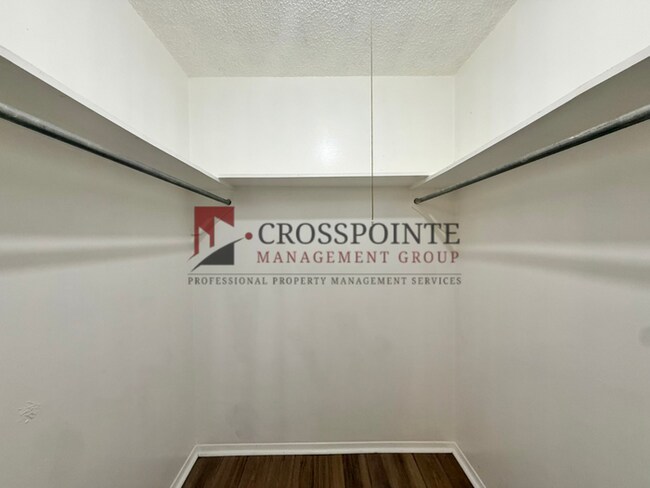 Building Photo - AVAILABLE! 1 Bed 1 Bath Apartment Near Downtown Tyler!