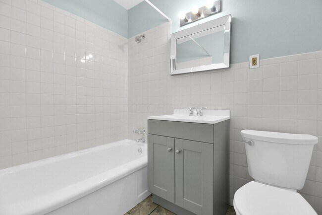 Building Photo - 4344 Broadhurst Dr