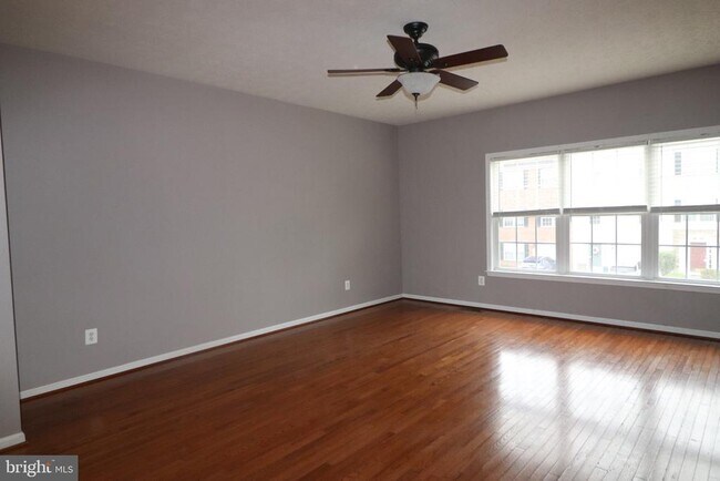 Building Photo - 104 Stingray Ct