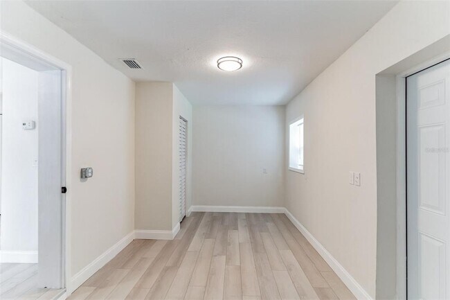 Building Photo - 6310 Belle Isles Dr