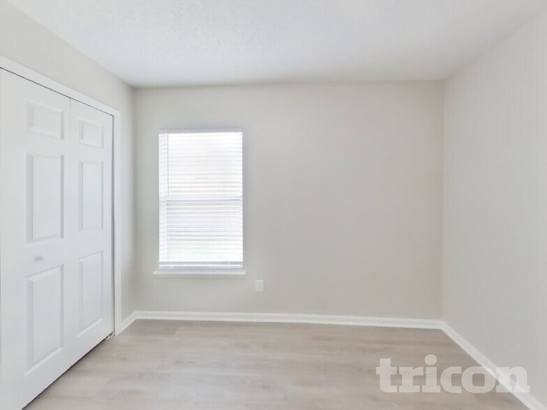 Building Photo - 1695 Northglen Cir