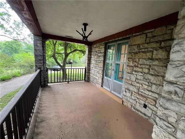 Building Photo - 127 Westland Dr