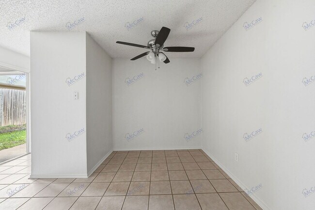 Building Photo - 10259 Aurora Dr