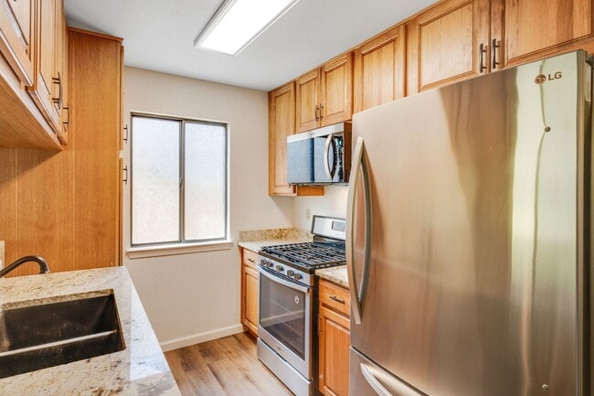 Building Photo - Charming Single-Story 3 Bed Home Two Car Garage & Spacious Yard!