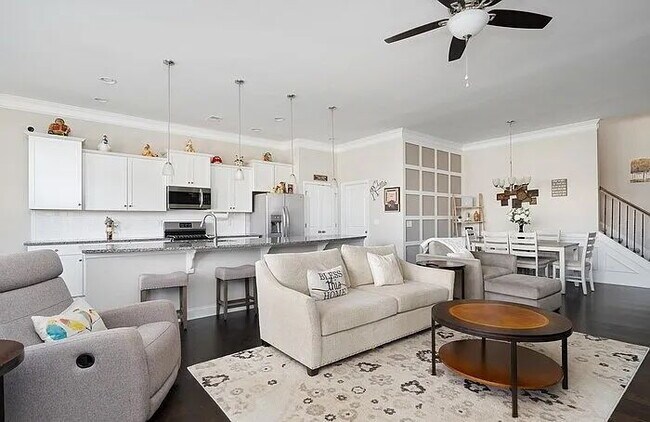 Building Photo - Spacious 4-Bedroom Retreat with 3 Full Baths in Anderson's Prime Location!