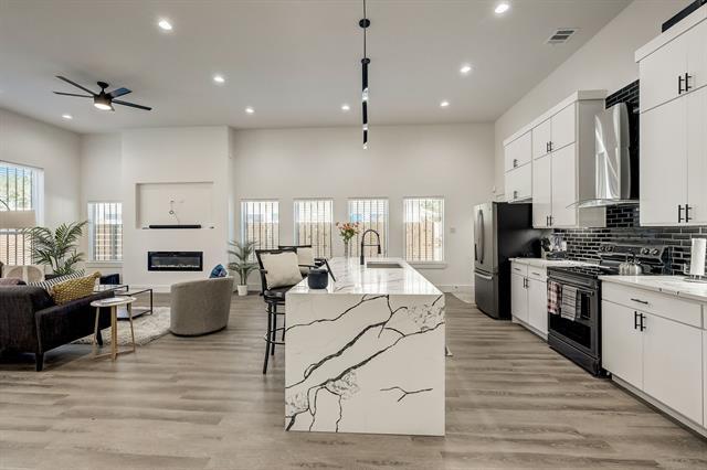 Building Photo - 2618 Carpenter Ave