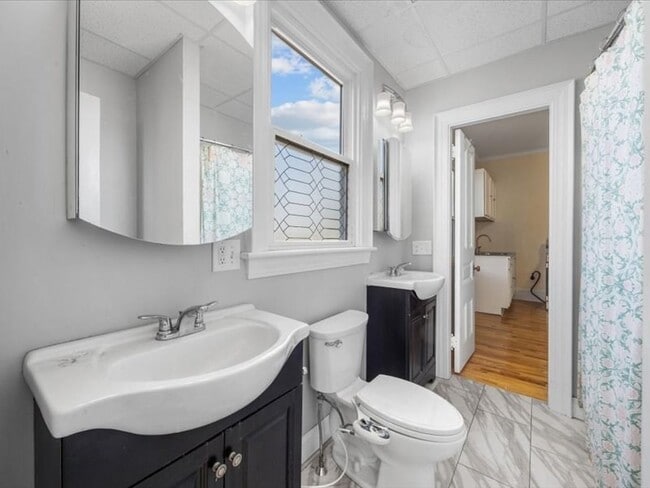 Building Photo - 52 Underwood St