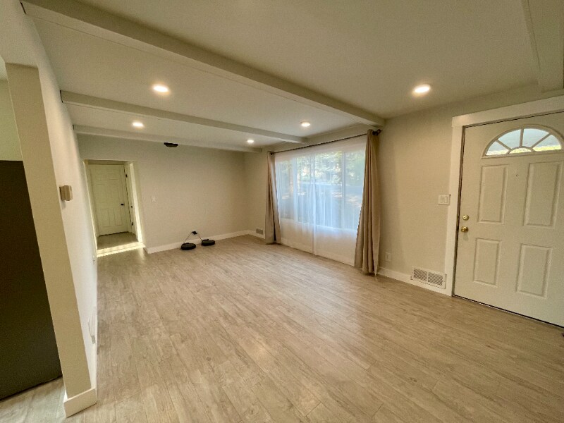 Building Photo - 737 Brent Dr
