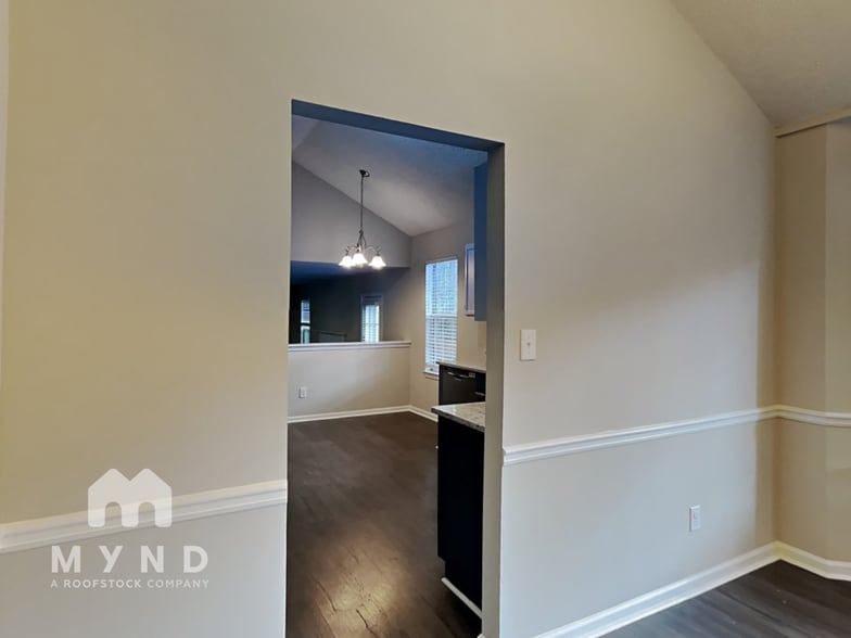 Building Photo - 6437 Phillips Ct