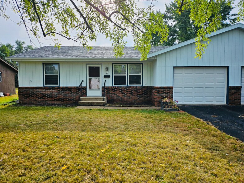 Primary Photo - 747 Salem St