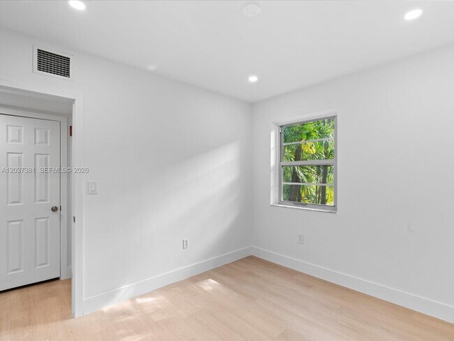 Building Photo - 5625 SW 80th St