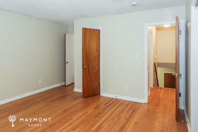 Building Photo - Charming Split-Level Home