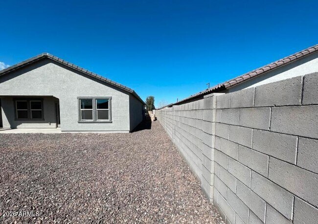 Building Photo - 19577 W Palo Verde Dr