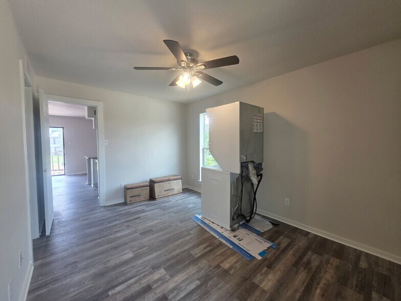 Building Photo - 1020 Autumn Cir