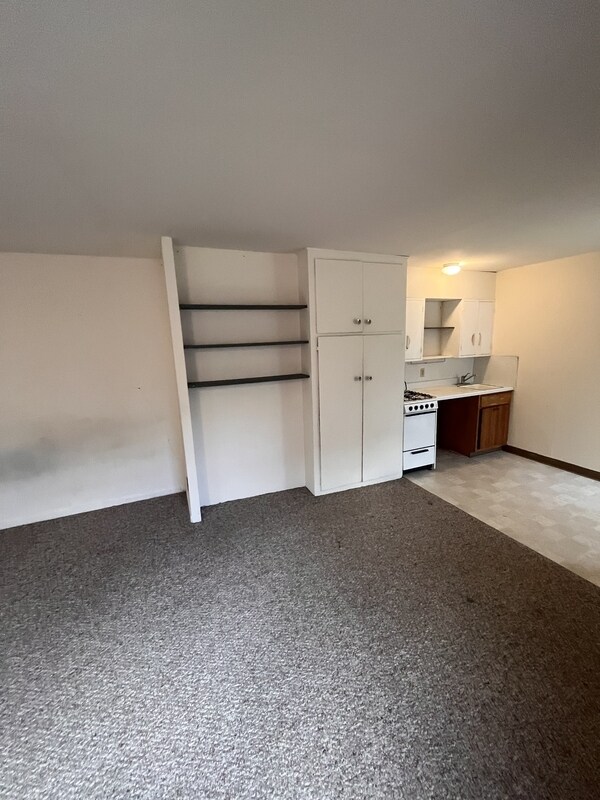 Building Photo - 125 E Gorham St