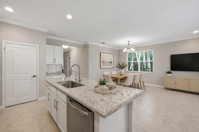 Building Photo - 4010 Tomoka Dr