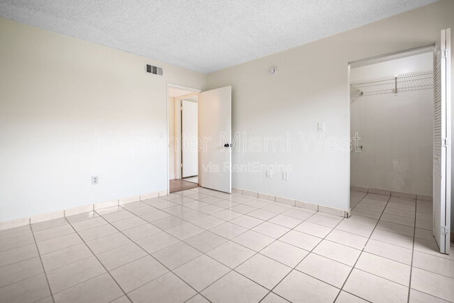 Building Photo - 201 W Park Dr