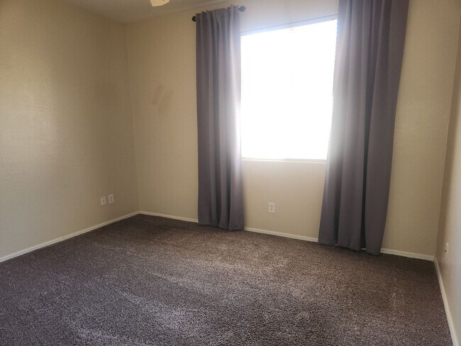 Building Photo - Immaculate Golf Community Home