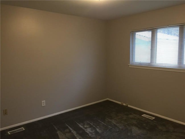 Building Photo - 7587 Lathers St