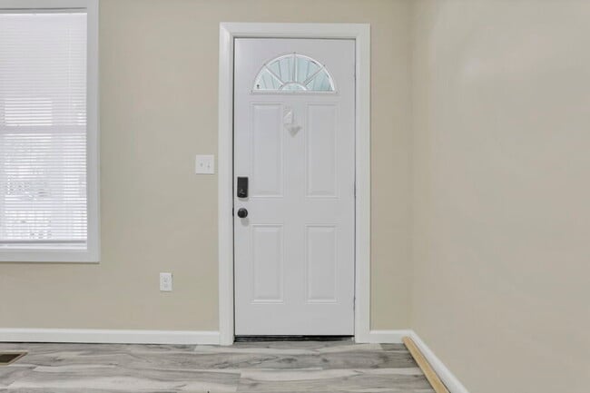 Building Photo - 216 W Park Ave