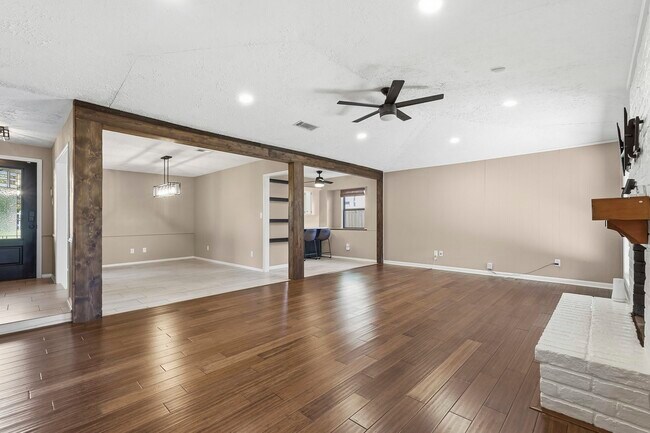 Building Photo - 6231 Autumn Forest Dr