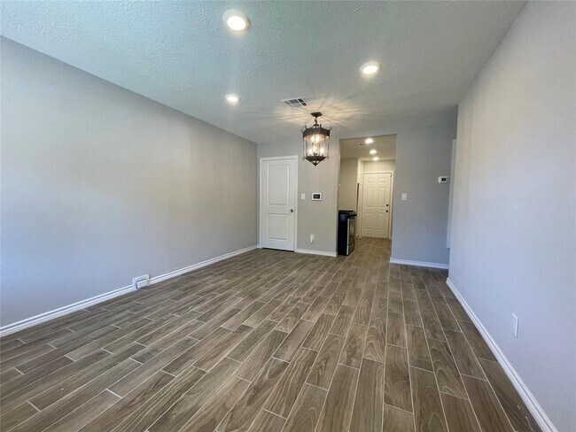 Building Photo - 7886 Locksley Rd