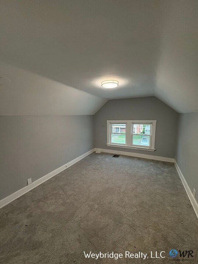 Building Photo - 923 Rogers Pl