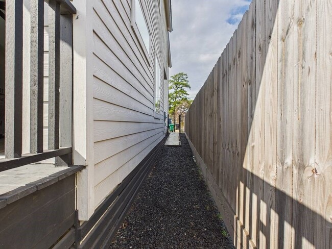 Building Photo - 6310 Norland St