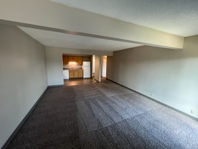 Building Photo - 2Bed DOWNTOWN!!