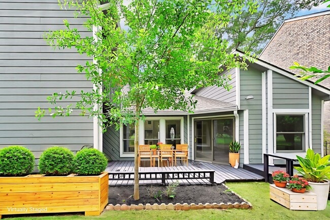 Building Photo - 20006 18th Fairway Dr