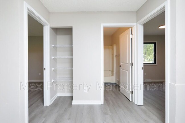 Building Photo - 1526 E 16th St