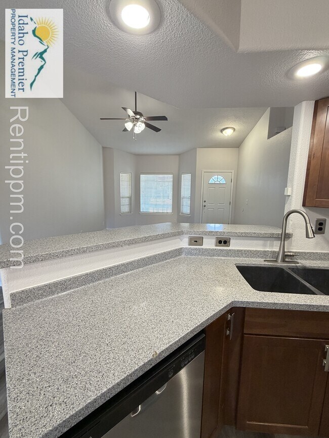 Building Photo - 2200 E Grapewood Dr